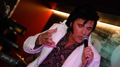 A Triggiano c' una via intitolata ad Elvis: l dove vive il pi grande tribute artist del "re"